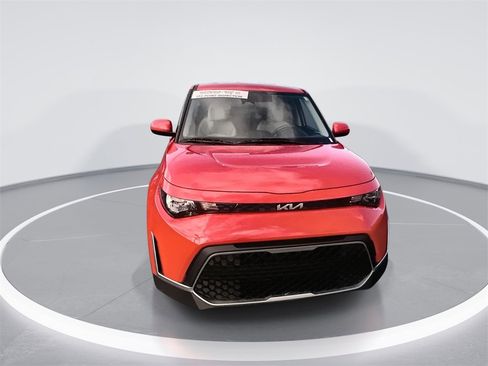 Used 2024 Kia Soul LX image 3