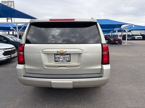 Used 2017 Chevrolet Suburban LT image 8