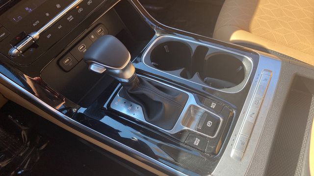 Certified 2024 Kia Carnival EX FWD image 18