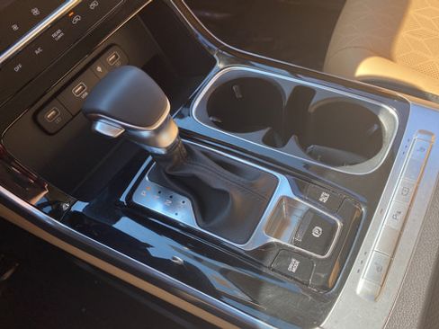 Certified 2024 Kia Carnival EX FWD image 18