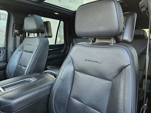 Used 2021 GMC Yukon Denali w/ Denali Premium Package image 16