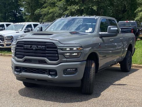 New 2026 RAM 2500 Laramie AWD/4WD image 3