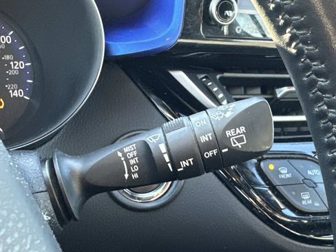 Used 2020 Toyota C-HR XLE image 29