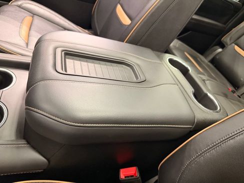Used 2024 GMC Yukon XL AT4 w/ AT4 Premium Plus Package AWD/4WD image 43