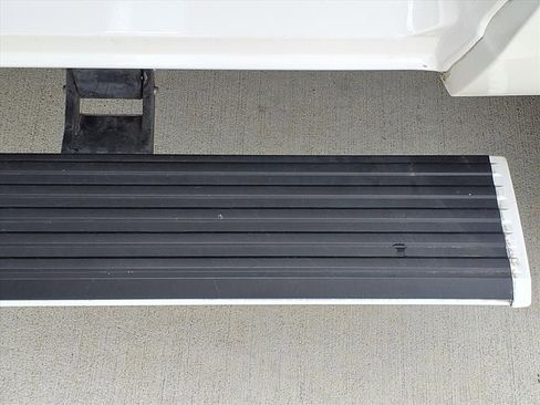 Used 2012 Lincoln Navigator L 4WD image 11