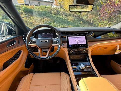 New 2025 Jeep Grand Cherokee Summit image 11