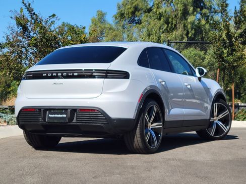 Used 2025 Porsche Macan Electric image 8