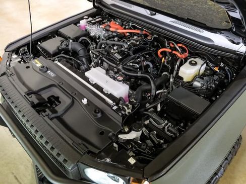 Used 2025 Toyota Land Cruiser image 77