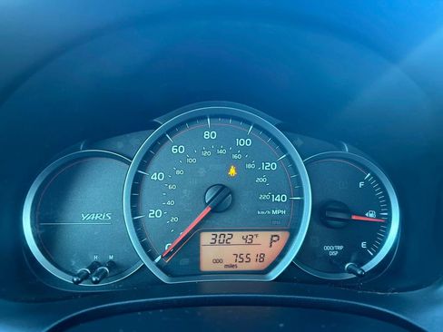 Used 2012 Toyota Yaris LE image 23