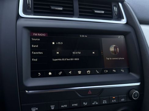 Used 2019 Jaguar E-PACE SE image 17