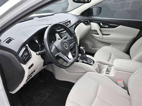 Used 2022 Nissan Rogue Sport SL w/ Premium Package image 19