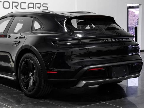 Used 2023 Porsche Taycan 4 Cross Turismo AWD/4WD image 16