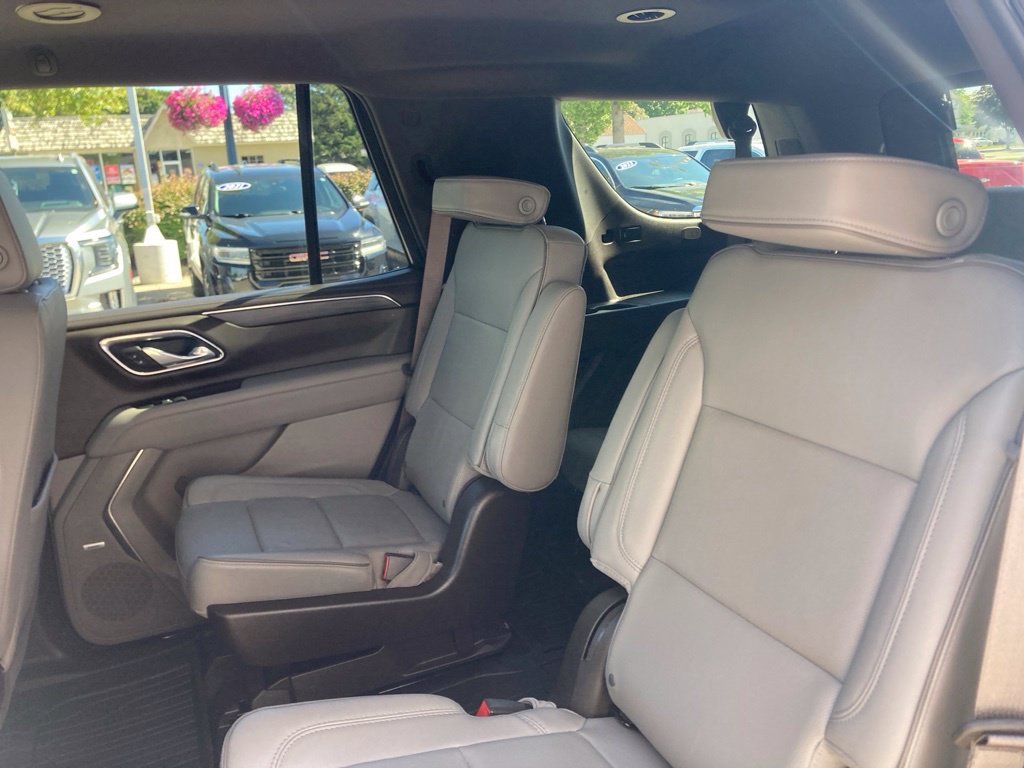 Certified 2023 GMC Yukon SLT w/ SLT Luxury Package AWD/4WD image 16