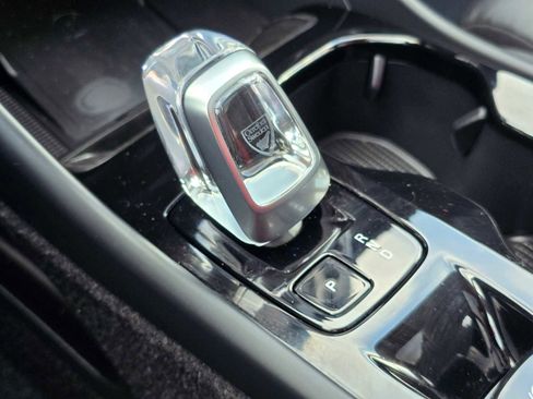 Certified 2025 Volvo XC40 B5 Plus image 34