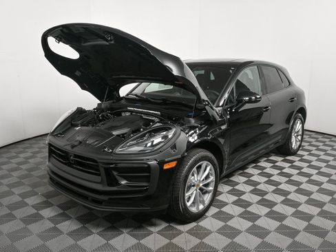 Certified 2025 Porsche Macan image 33
