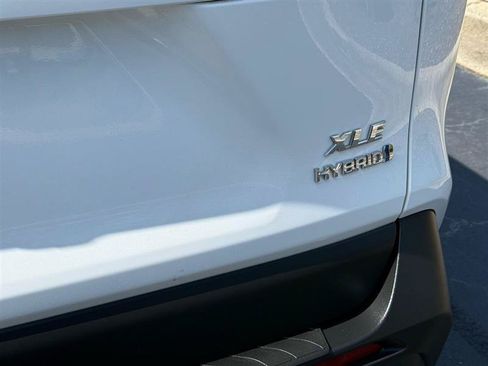 Used 2021 Toyota RAV4 XLE AWD/4WD image 14