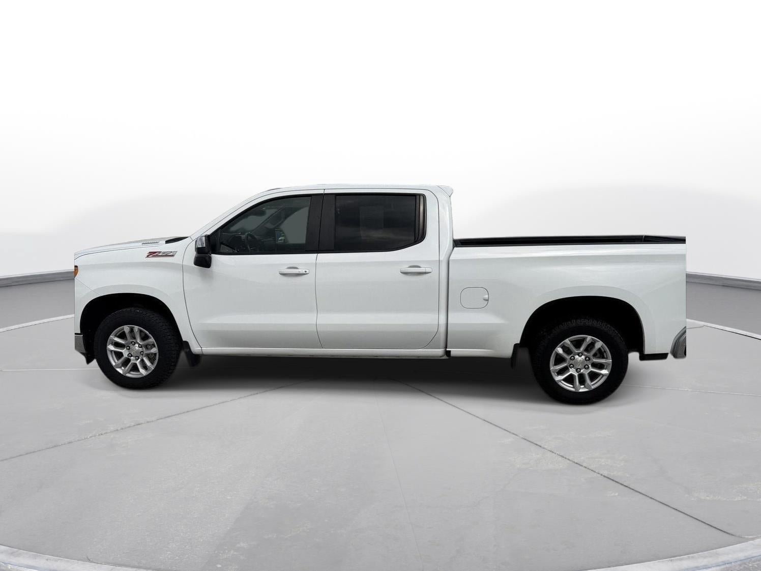 Used 2024 Chevrolet Silverado 1500 LT AWD/4WD image 2