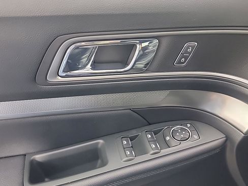 Used 2018 Ford Explorer XLT w/ Equipment Group 201A image 35