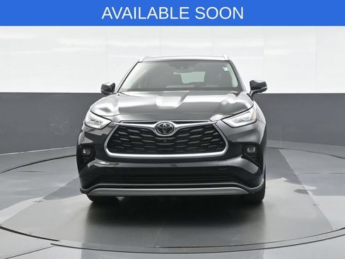 Certified 2026 Toyota Highlander Platinum AWD/4WD image 2