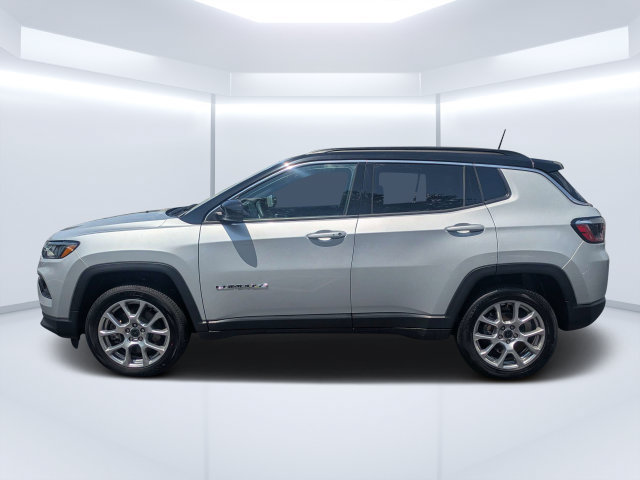 Used 2025 Jeep Compass Limited AWD/4WD image 6