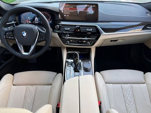 Used 2023 BMW 530i w/ Premium Package image 17