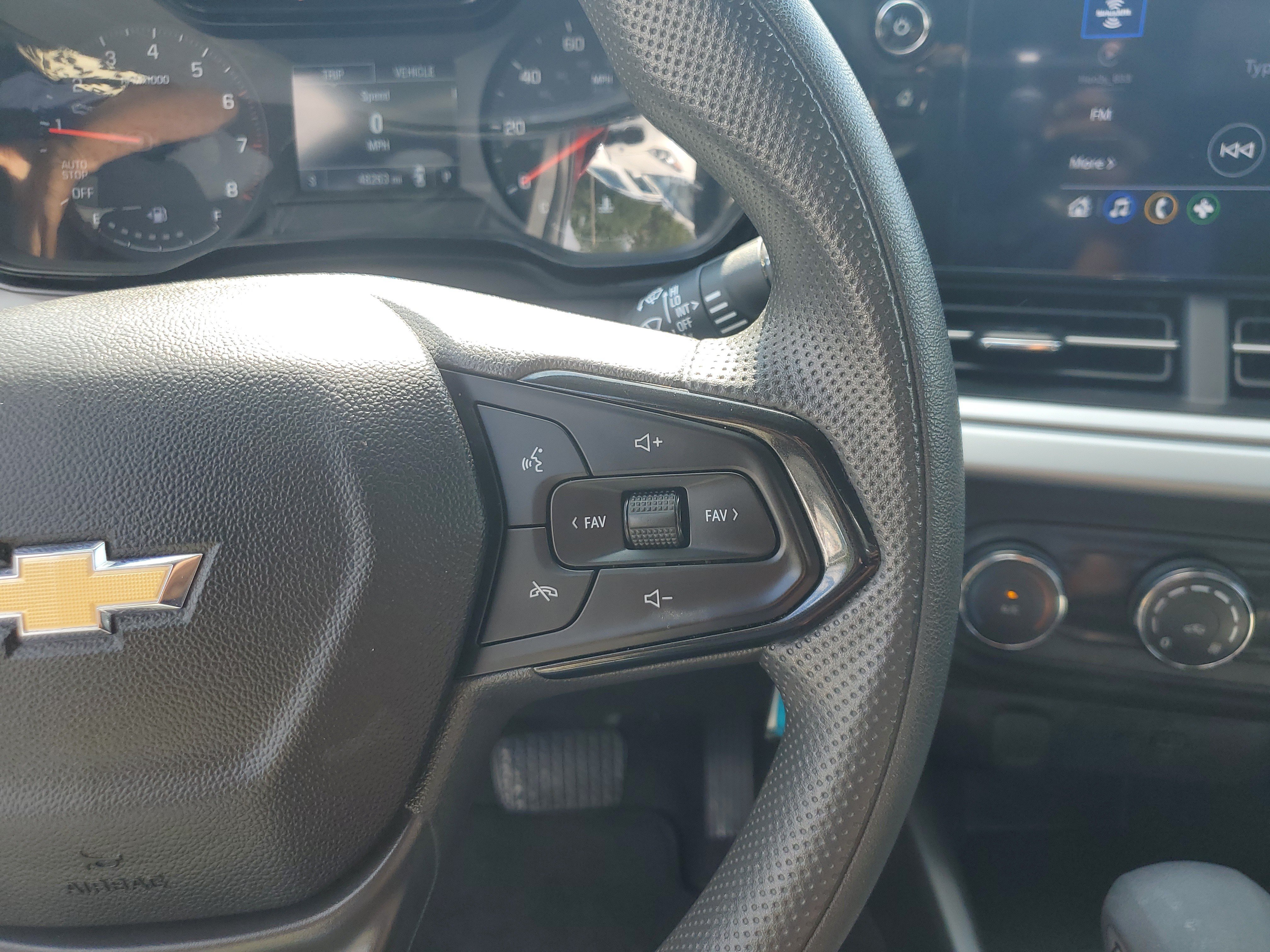 Used 2025 Chevrolet Trax LS FWD image 27