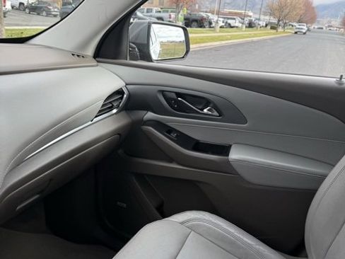 Used 2020 Chevrolet Traverse Premier image 32