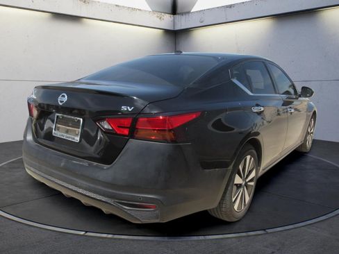 Used 2022 Nissan Altima 2.5 SV FWD image 3