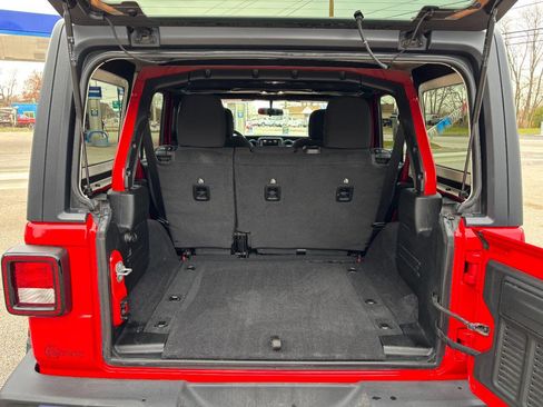 Used 2021 Jeep Wrangler Unlimited Sport image 17
