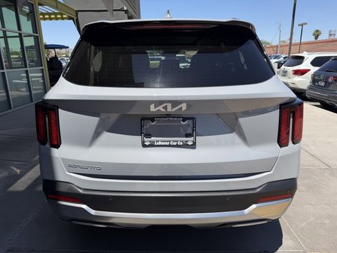 Used 2025 Kia Sorento S w/ Panoramic Sunroof Package FWD image 13