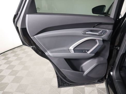 Used 2025 Audi Q5 Premium w/ Convenience Package image 29