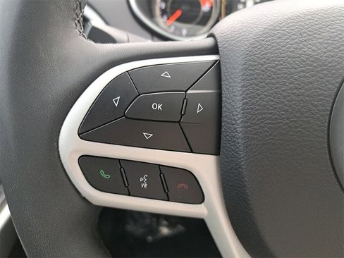 Certified 2022 Jeep Cherokee Latitude w/ Sun & Sound Group image 17