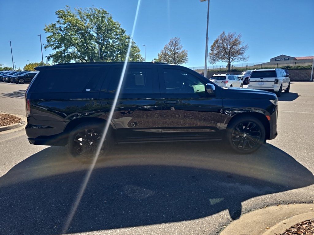 Certified 2024 Cadillac Escalade Sport Platinum w/ LPO, ONYX Package AWD/4WD image 6