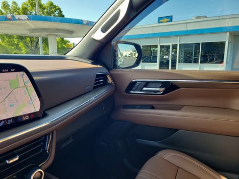 Used 2025 Chevrolet Tahoe High Country RWD image 28
