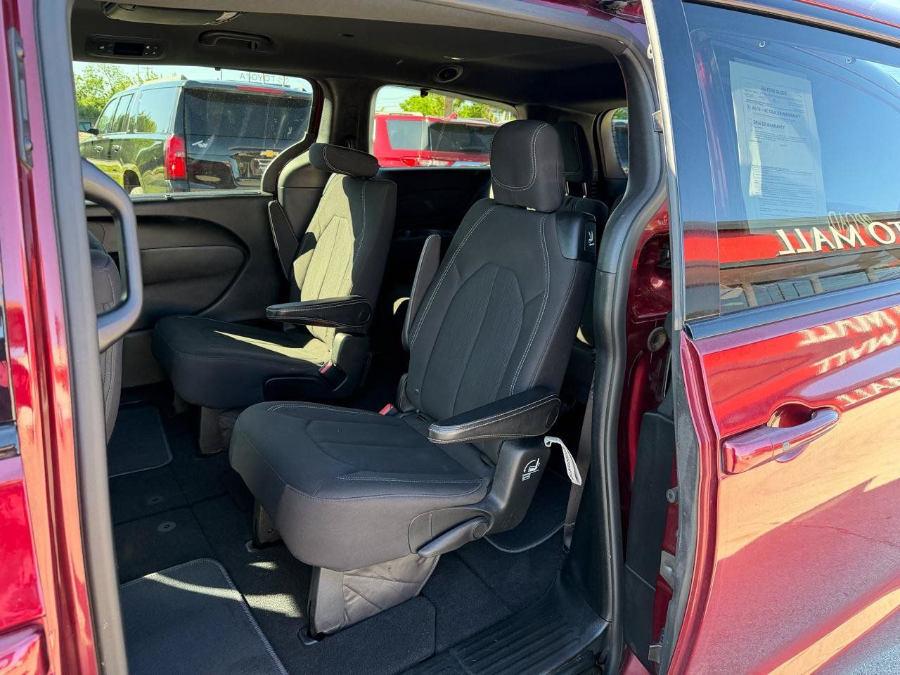 Used 2018 Chrysler Pacifica Touring Plus w/ S Appearance Package FWD image 12