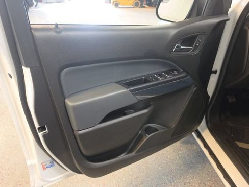 Used 2021 Chevrolet Colorado Z71 AWD/4WD image 9