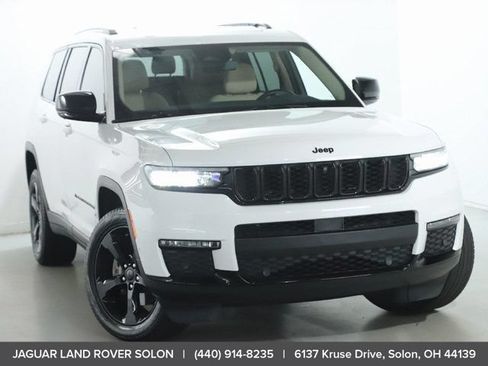 Used 2022 Jeep Grand Cherokee L Limited w/ Luxury Tech Group II AWD/4WD image 2