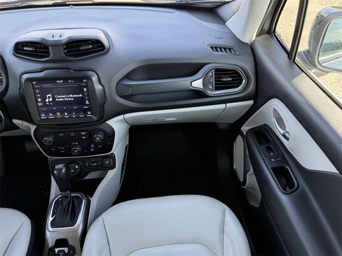 Used 2022 Jeep Renegade Limited image 17