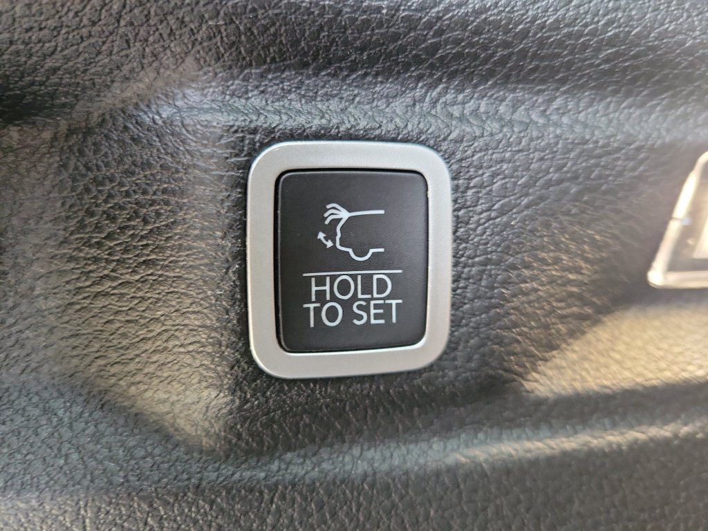 Used 2024 Jeep Grand Cherokee L Limited AWD/4WD image 10