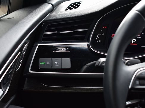 Used 2025 Audi Q7 3.0T Premium Plus image 42