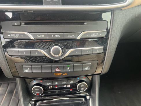 Used 2018 INFINITI QX30 Premium image 27