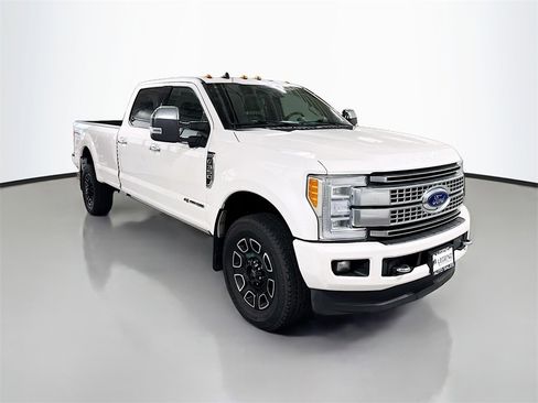 Used 2019 Ford F350 Platinum w/ Platinum Ultimate Package image 3