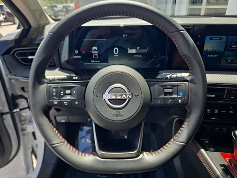 Used 2025 Nissan Kicks SR FWD image 25