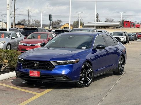 Used 2025 Honda Accord Sport image 2