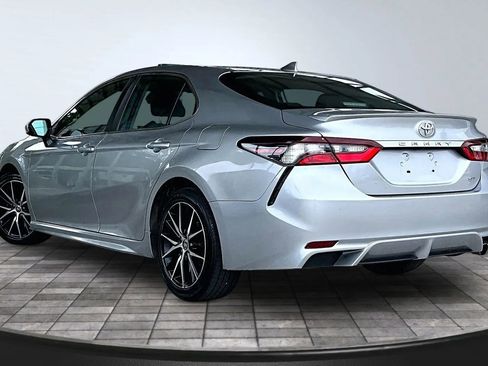 Used 2021 Toyota Camry SE FWD image 4