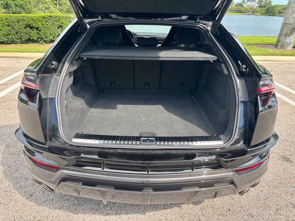 Used 2024 Lamborghini Urus Performante AWD/4WD image 21