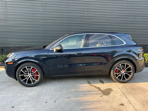Used 2026 Porsche Cayenne S image 2