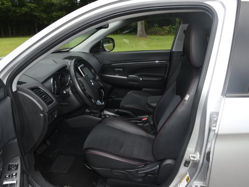 Used 2024 Mitsubishi Outlander Sport SE AWD/4WD image 7