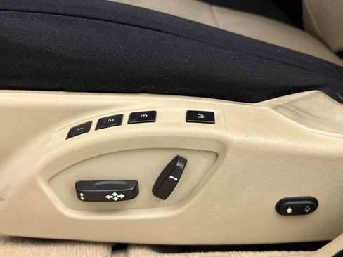 Used 2016 Volvo XC70 T5 Premier w/ Convenience Package image 19