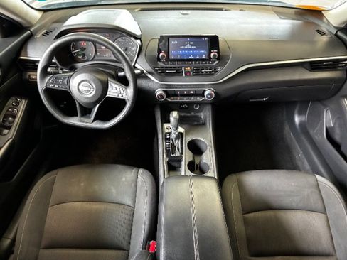 Used 2024 Nissan Altima 2.5 S FWD image 3